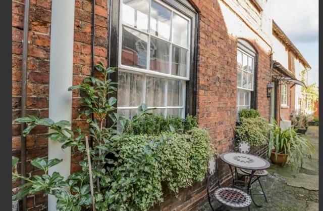 2 Ebor mews cottage free parking permit SY82PG