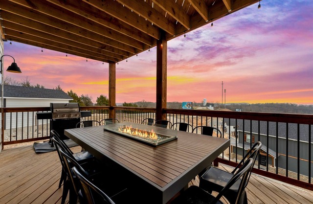 Epic Homes | Sleeps 46 | Hot Tubs | Gas Grill