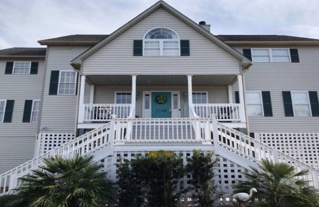 2 Family House Steps from Beach; 2 Master Bedrooms; Beach and Bike Equipment too