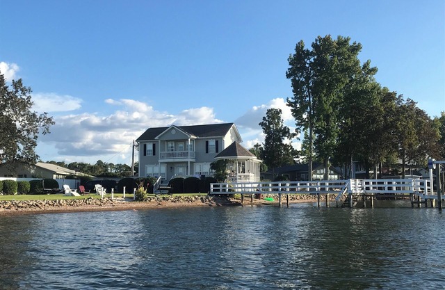 Perfect Summer Summer Lake Home!
