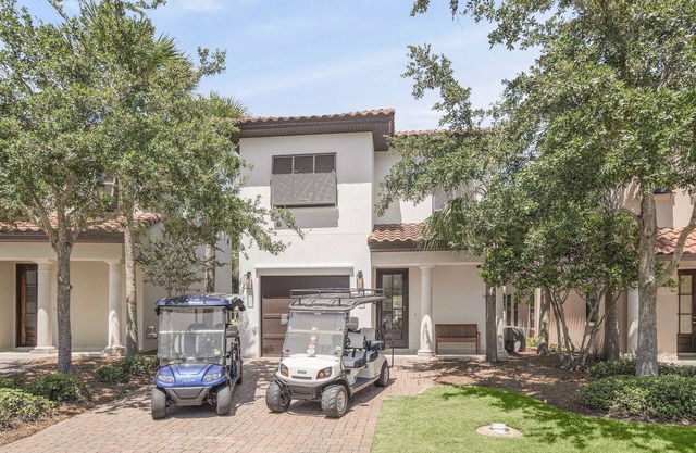 2 Golf Carts ~ Golf Course Views ~ gated Resort
