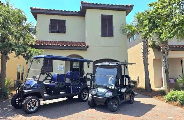 2 Golf Carts ~ Open Living ~ Back Patio ~ Community Pool