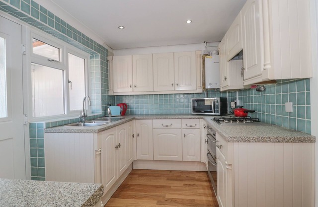 2 Green Close, LYNDHURST