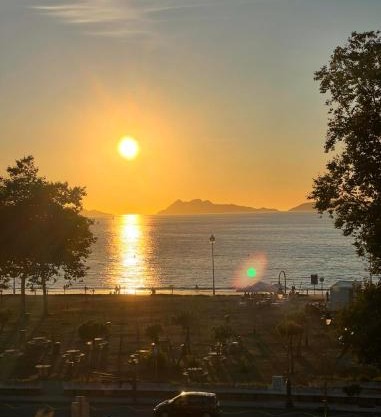 2 Habitaciones con vistas y 2 Terrazas en Primera Linea Playa Samil