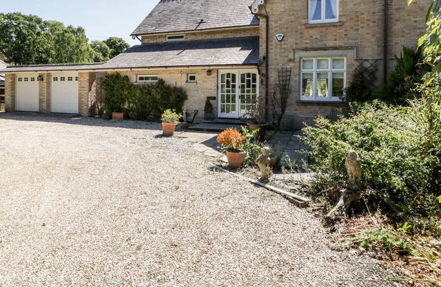 2 Heath Cottages, SANDFORD, DORSET