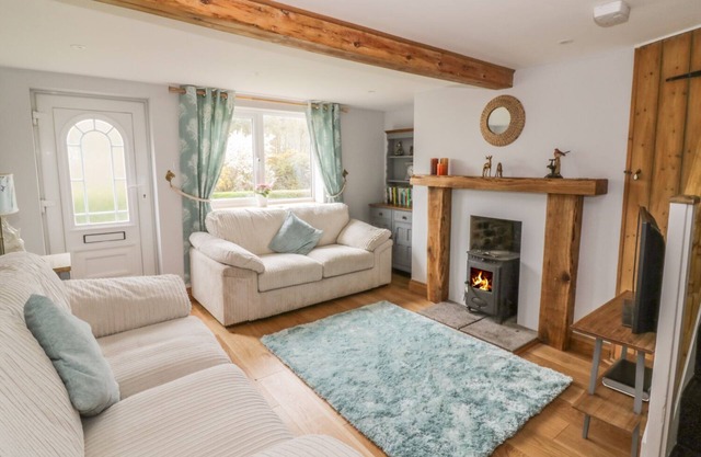 2 Hillside Cottages, FELIXSTOWE, SUFFOLK