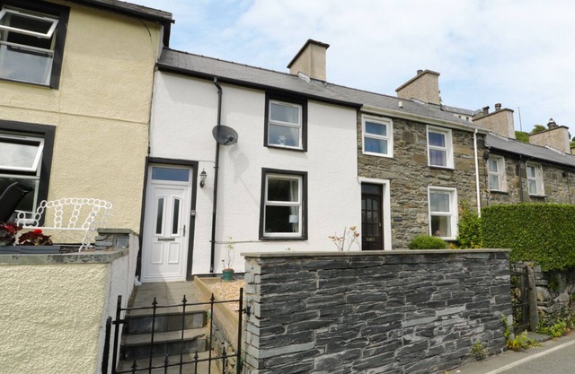 2 Holland Terrace, TANYGRISIAU