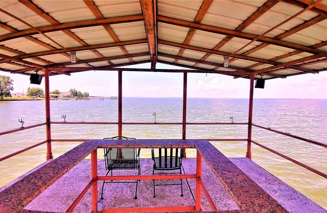 2 Waterfront Spacious Houses, Gated, 317 Ft Lighted Shaded Concrete Fishing Pier