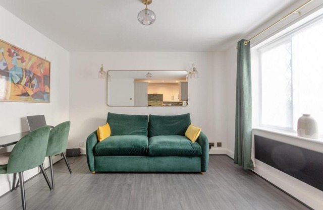 2 KING Beds Modern Refurb Flat - 10 min 2 London Bridge - Sleeps 6