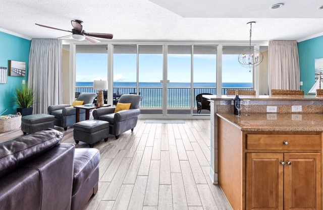 SANIBEL 1703 - 2 KING SUITES, RÉNOVÉES, AVEC UNE VUE IMPRENABLE AU 17ÈME ÉTAGE !!
