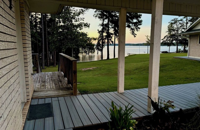 LAKE FRONT APARTMENT