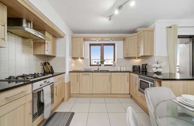 (2) Laxfield Drive - 3 bed, 2 Bath Apartment