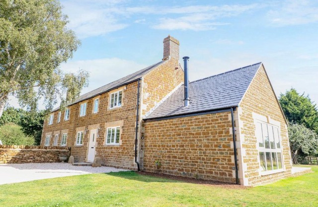 2 Manor Farm