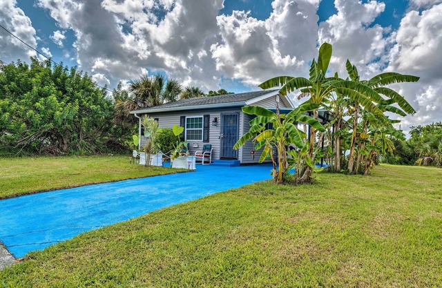 Cozy Canalfront Home < 2 Miles to Hudson Beach!