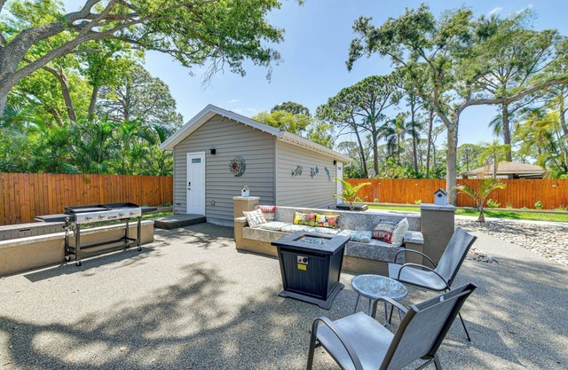 2 Mi to Beach: Hideaway w/Shared Pool in St Pete!