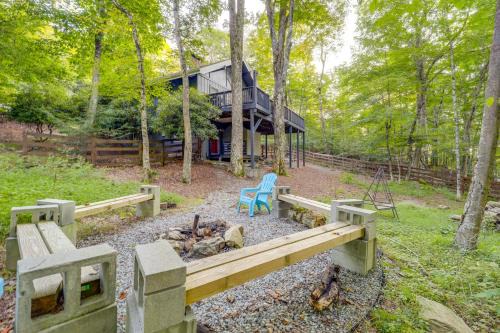 2 Mi to Beech Mtn Blue Ridge Cabin with Deck