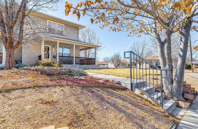 2 Mi to Denver Zoo: Family Home w/ Porch!