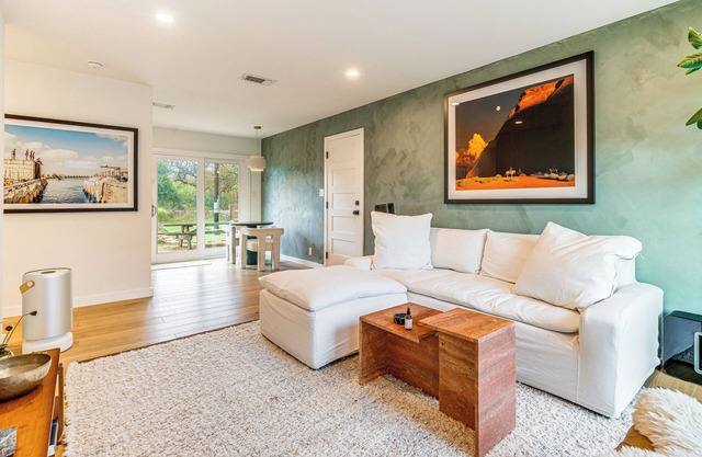 2 Mi to Dtwn: Austin Getaway w/ Natural Pool