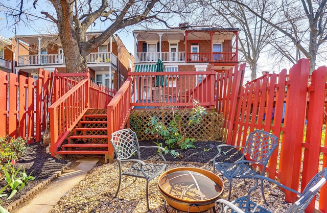 2 Mi to Dtwn: Harrisburg Escape w/ Furnished Deck!