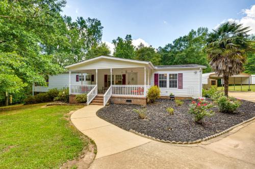 2 Mi to Dtwn Retreat on 3 Acres in Pelzer!