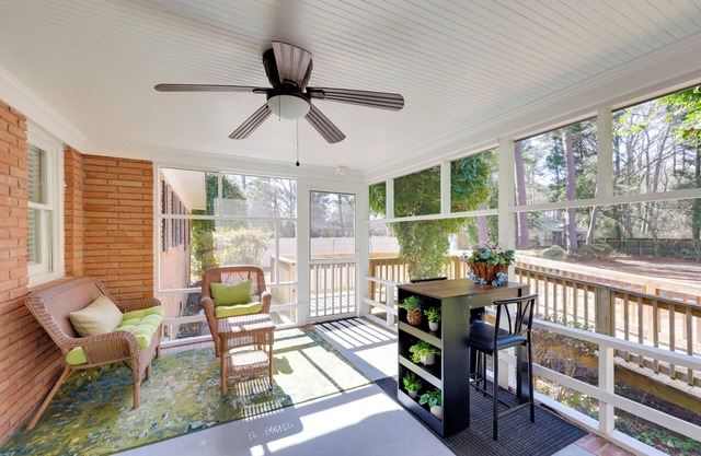 < 2 Mi to East Carolina University: Family Home