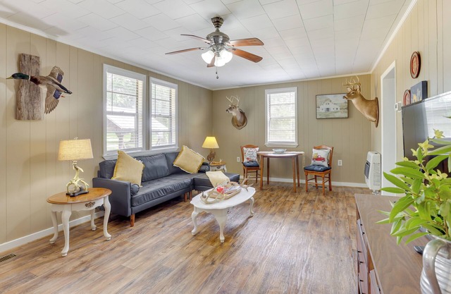 2 Mi to Lake: Lineville Farmhouse w/ Fire Pit