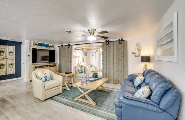 2 Mi to Manasota Key Beach: Home w/Yard