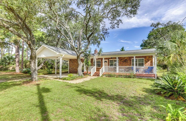 2 Mi to Mashes Sands Beach: Quiet Home w/ Dock!