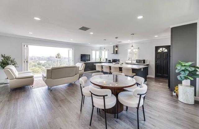 2 Mi to Rose Bowl Stadium: Mtn-View Gem w/ Patio