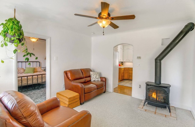 2 Mi to Snake River: Quaint Farmhouse w/ Patio!