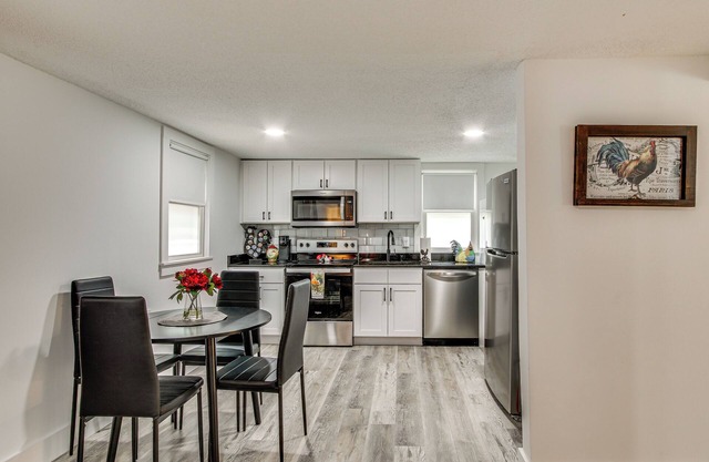2 Mi to USC Campus: Peaceful Apartment w/Yard