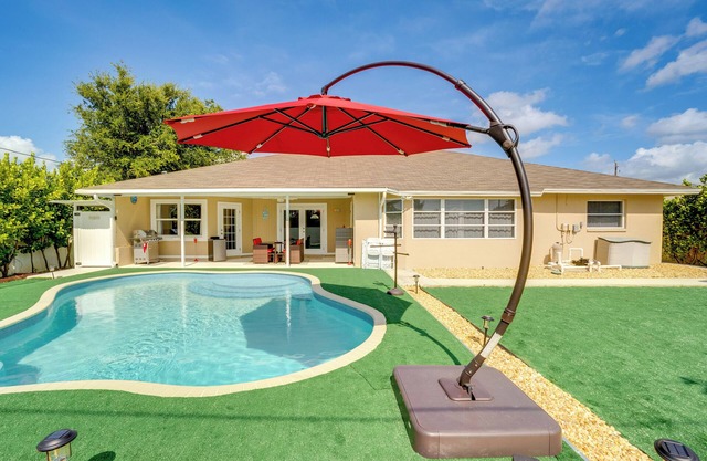 2 Mi to Warm Mineral Springs: Home w/Fenced Yard