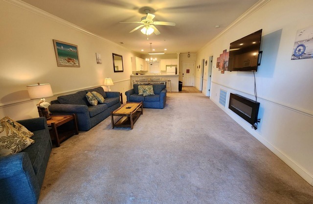 2 miles from the ocean, family sized 1st floor condo, sleeps 6.
