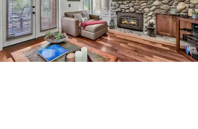 2 min Walk to Inline Beach! 8 min to ski resort! Incline Village Jacuzzi/sauna