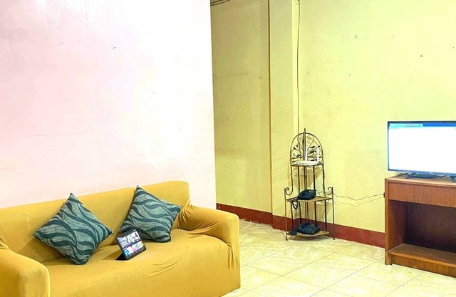 2 Minutes Drive to Flotsam and 5 Minutes walk to the Beach Enjoy our Entire Home