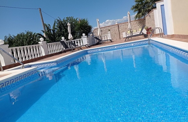 2 MINUTES DE MOTRIL ET TORRENUEVA. PISCINE ET GRAND ESPACE PAYSAGER. JOUER
