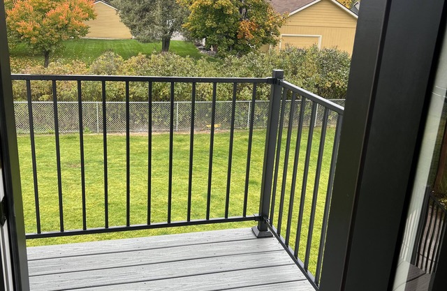 2 month minimum stay. 1 Bedroom 1 Bath with a spare room for guests or office.