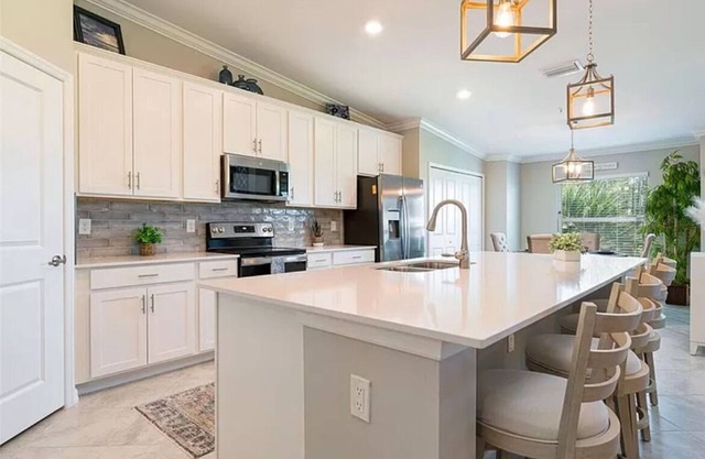 Golfer's Retreat: Elegant 2-bedroom Condo with Stunning Fairway Views!