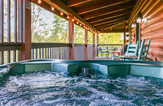 2 Mstr Bdrm suites✅Fast WiFi✅ Arcade-Game Room✅HotTub/Seasonal Pool/Mtn Views