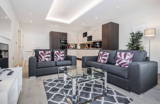 2 Newlands House - 3 bedroom apartment