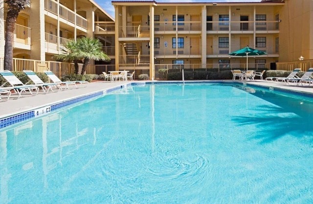 2 Pet-Friendly Rooms | Free Breakfast & Parking | Pool | Close to Orlando Fun