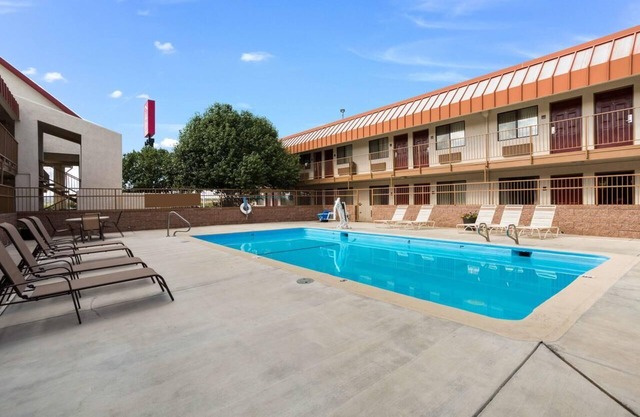 2 Pet-friendly Units for Families Exploring Gallup - Free Parking, Breakfast