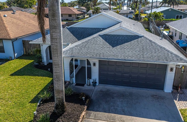 2 Pool homes located right next door to each other 7 total bedroom 4 total baths