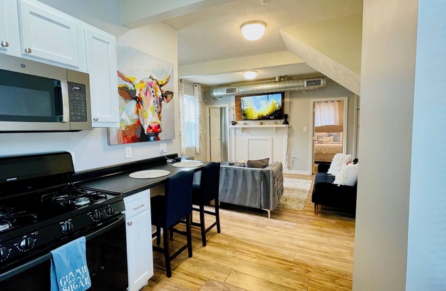 Free off-street Park+3 BR *Walk to PNC & Acrisure*