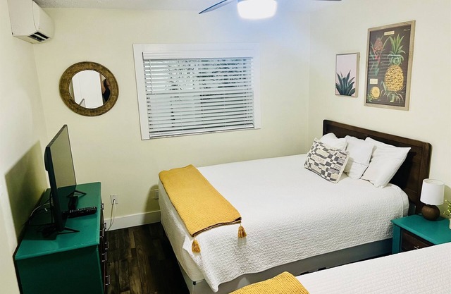 2 Q BEDS home away from home in DT, Safety Harbor