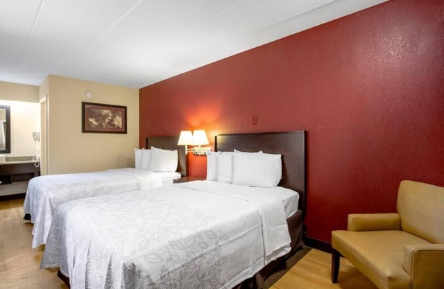 2 Relaxing Rooms w/ Free Shuttle and Coffee – Perfect for Pet Owners