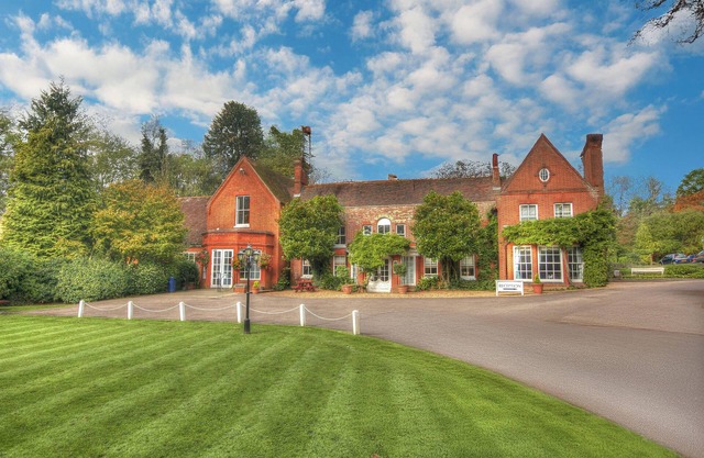 2 Relaxing Rooms w/ Pool, Steam Room & Garden Access at Charming Ipswich