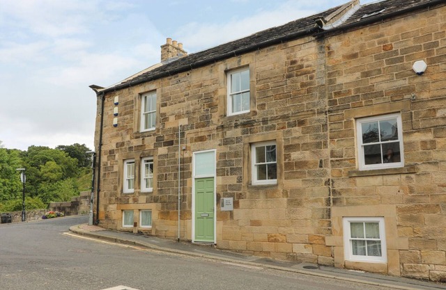 2 Riverside, CHATEAU DE BARNARD