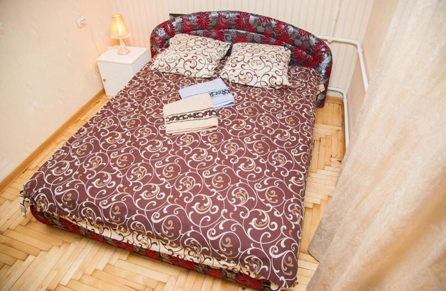 2 rooms Apartment on Peremohy str 71. Centre