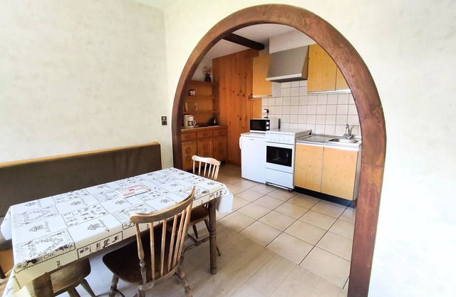 2 Rooms for 3 People